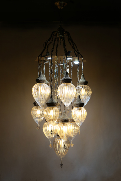 De Luxe Stony Design Chandelier with 15 Special Pyrex Glasses